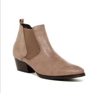 Great Aquatalia Fabia sport calf ankle boots sz 9